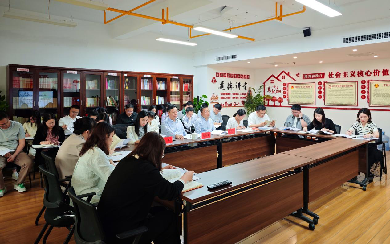 湖南調(diào)查總隊青年理論學習小組開展“傳承五四薪火  踐行清廉擔當”專題學習暨讀書分享會